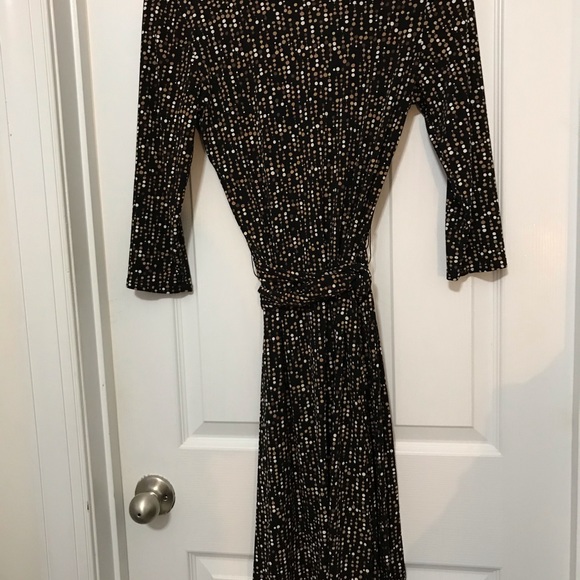 Tiana B. True wrap around dress. Size small. Wash and wear. Transitional - Picture 5 of 7